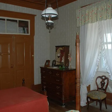 裴多索斯太阳农家乐 *